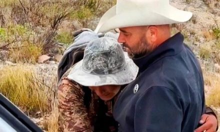 ‘Quiero ir con mi mamita’; joven migrante es rescatado tras ser abandonado en el desierto de  Estados Unidos