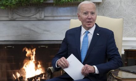 Empresarios piden a Biden permisos de trabajo para inmigrantes