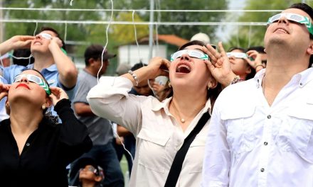 Disfrutan miles en la región Carbonífera el fenómeno histórico