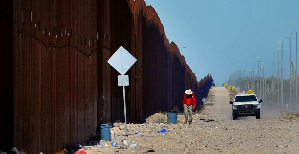 Gobierno de Biden contempla cierre fronterizo para frenar migración