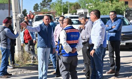 Acude Emilio de Hoyos a supervisar obras de mejoramiento vial
