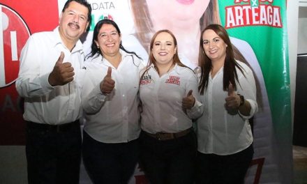 Arteaga: Recorre Karen Sánchez colonias y ejidos