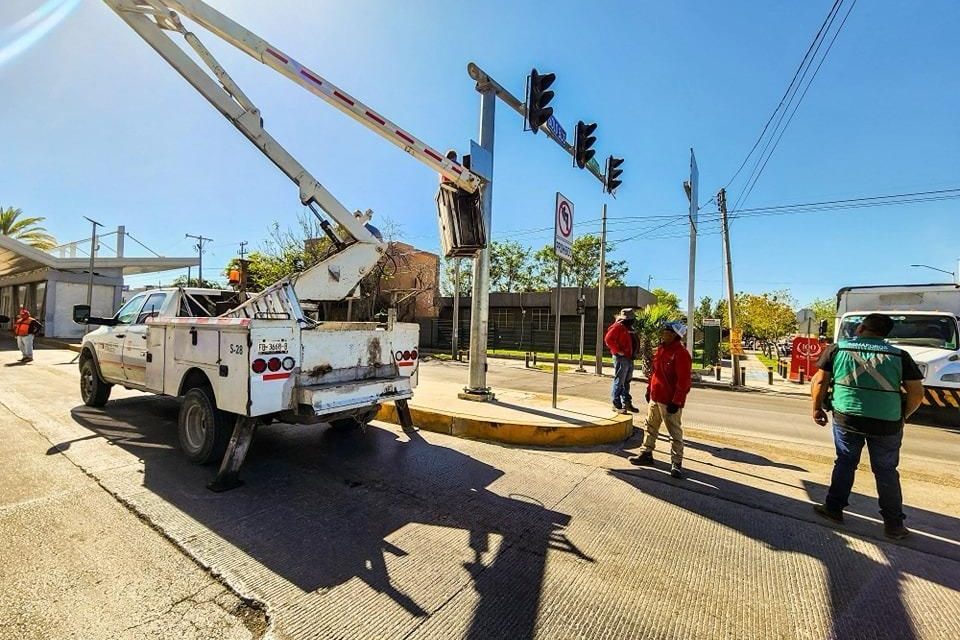 Realiza Torreón revisión y mantenimiento a semáforos