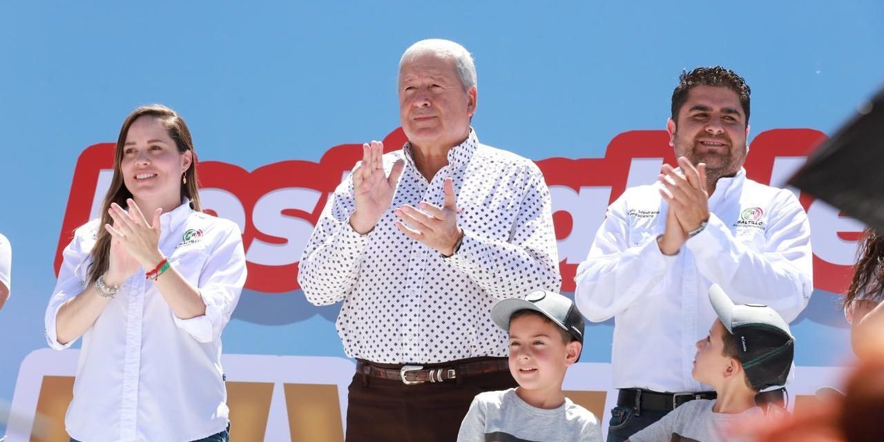 Festejan PRI y Chama Fraustro a los niños de Saltillo