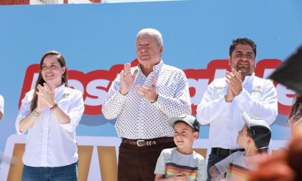 Festejan PRI y Chama Fraustro a los niños de Saltillo