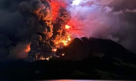 Indonesia en alerta tras un potencial tsunami por las erupciones del volcán Ruang