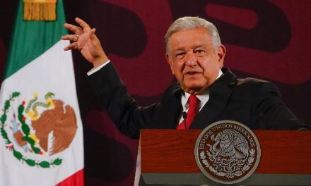 AMLO respalda a Arturo Zaldívar tras una investigación por presunta corrupción