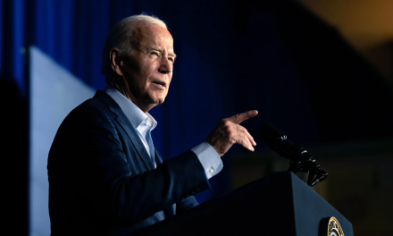Biden firma ley de ayuda militar para Ucrania: $61,000 millones de dólares en camino