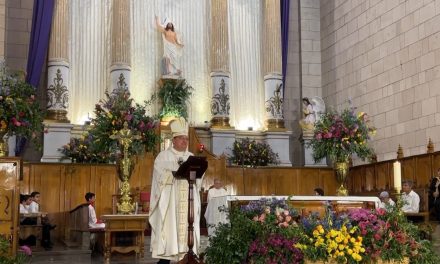 Celebra Obispo de Saltillo Misa de Resurrección