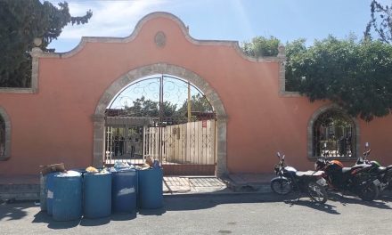 Denuncian a maestro en escuela de Parras por acoso a los alumnos por su preferencia sexual