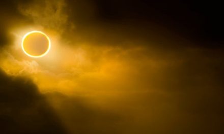 Joven de 22 años balea a dos personas en Estados Unidos… ¡dijo que el eclipse se lo ordenó!