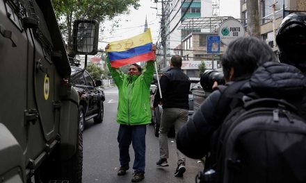 Ecuador dispuesto a restablecer relaciones con México, pide respetar su soberanía