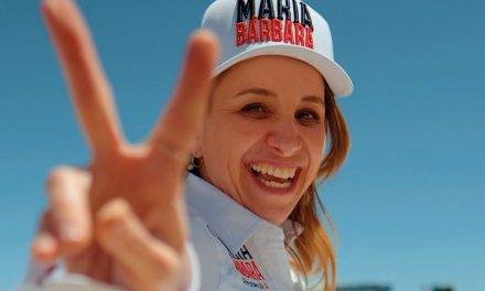 María Bárbara pide el voto en colonias de Saltillo