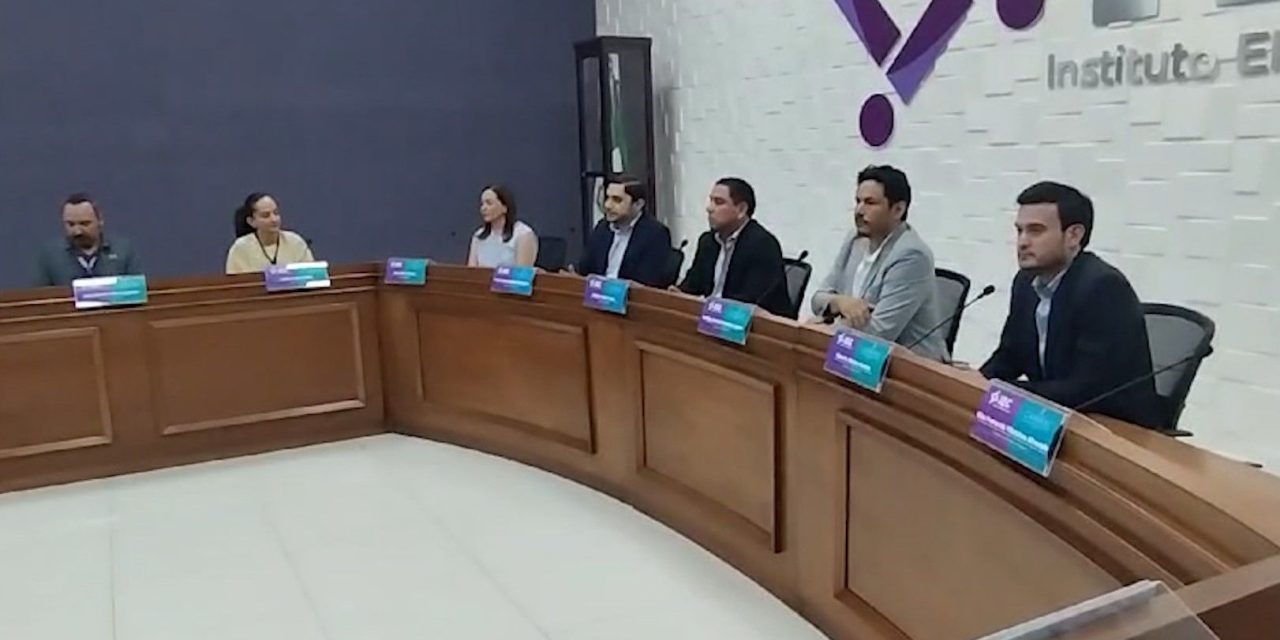 Firman convenio de colaboración el IEC y la CANIRAC