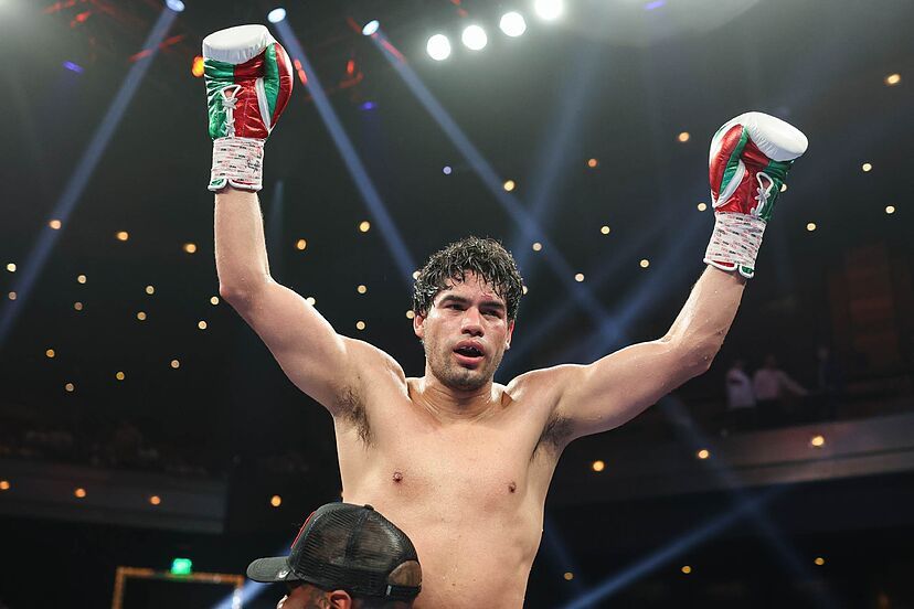 ‘Zurdo’ Ramírez hace historia; primer mexicano campeón mundial en peso crucero