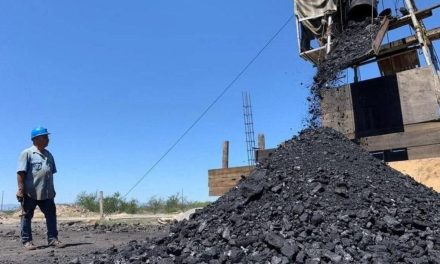 Apuntan necesidad de generar energía con carboeléctricas