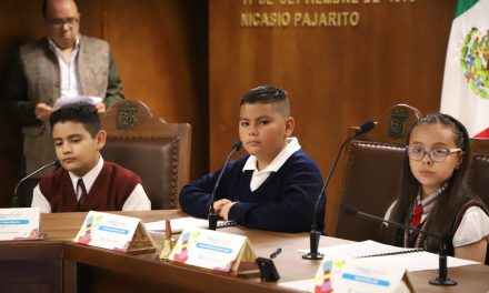 Niños de Monclova toman protesta como autoridades municipales