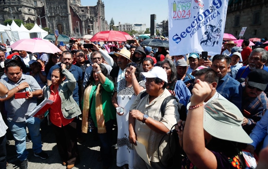 Reunión entre Obrador y la CNTE aborda demandas magisteriales