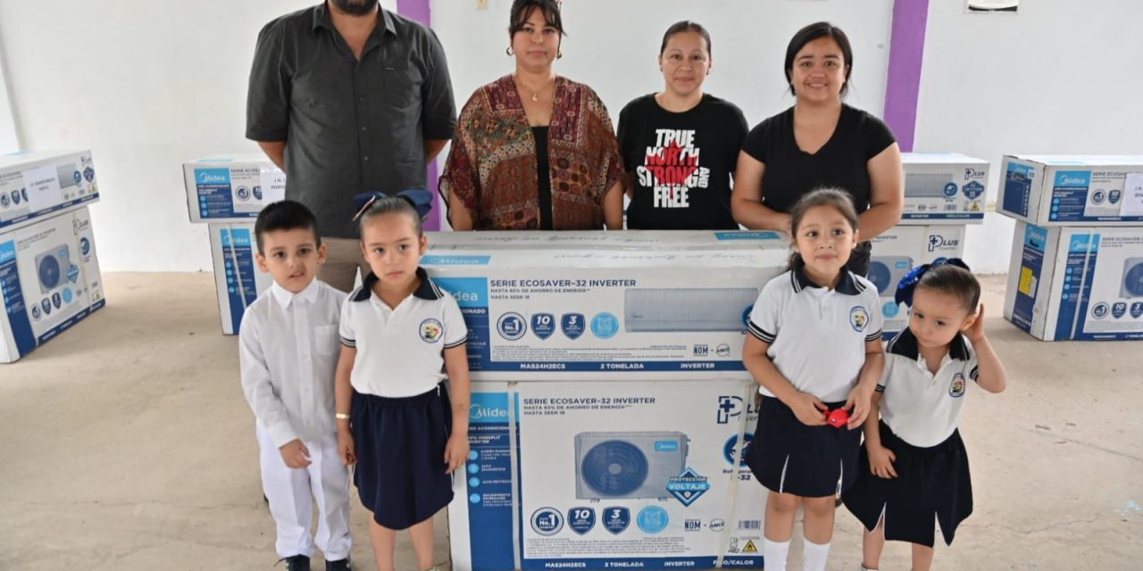 Entregan minisplits en escuelas ante ola de calor