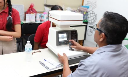 DIF Acuña brinda atención oftalmológica a estudiantes