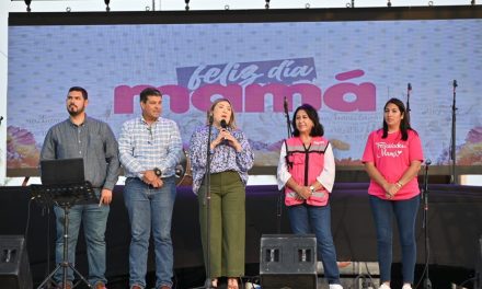 Celebra DIF Acuña a las mamás en su día