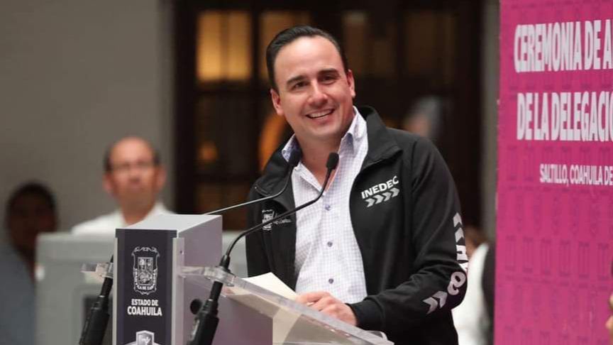 Abandera Manolo a la delegación Coahuila de los Nacionales Conade