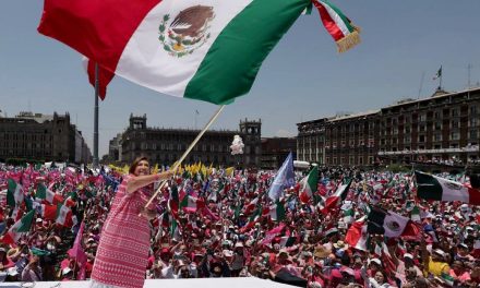 Miles de personas participan en la ‘Marea Rosa’