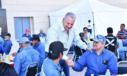 Román Cepeda reconoce trabajo de colaboradores del sindicato minoritario