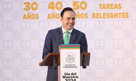 Manolo Jiménez reconoce a los maestros de Coahuila