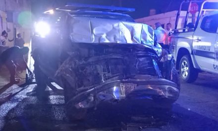 Hombre en estado de ebriedad abandona su camioneta tras provocar choque en Saltillo