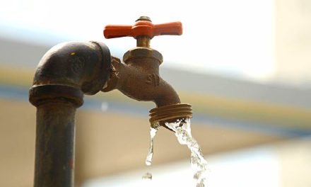 Descarta desabasto de agua potable alcalde de Arteaga