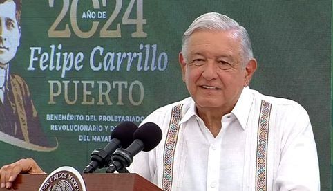 AMLO anuncia que la bandera estará en el Zócalo para la marcha de la ‘Marea Rosa’