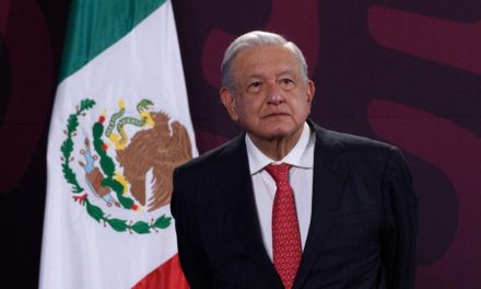 AMLO niega haber ordenado al CNTE permanecer en el Zócalo para confrontar la ‘Marea Rosa’