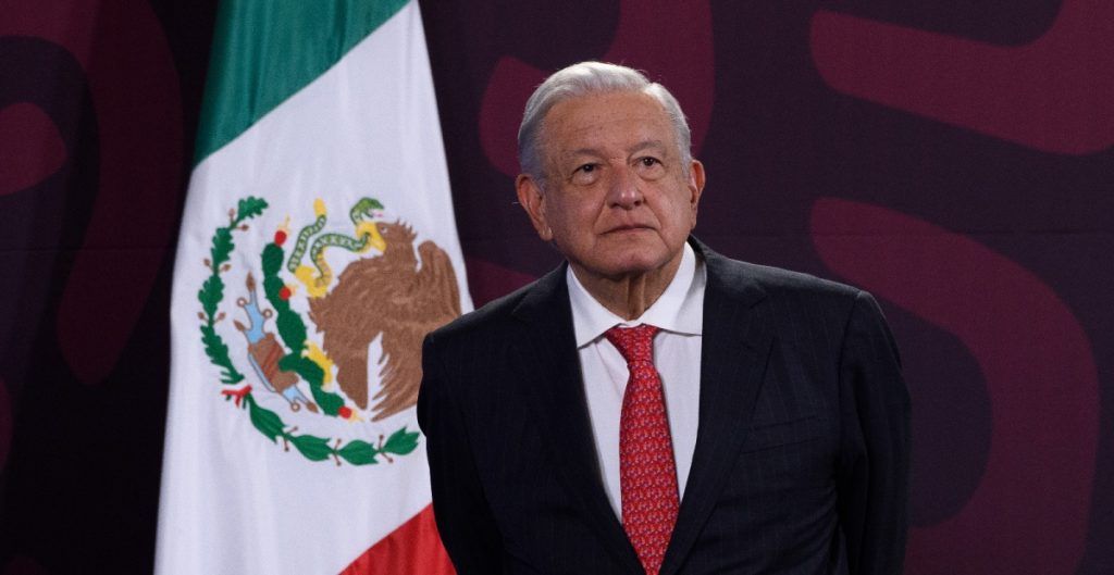 AMLO niega haber ordenado al CNTE permanecer en el Zócalo para confrontar la ‘Marea Rosa’