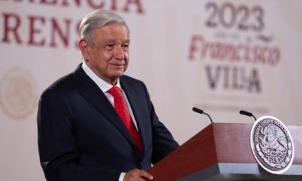 Acusa AMLO a Ceci Flores de traficar con el dolor humano y dijo que es parte del bloque conservador