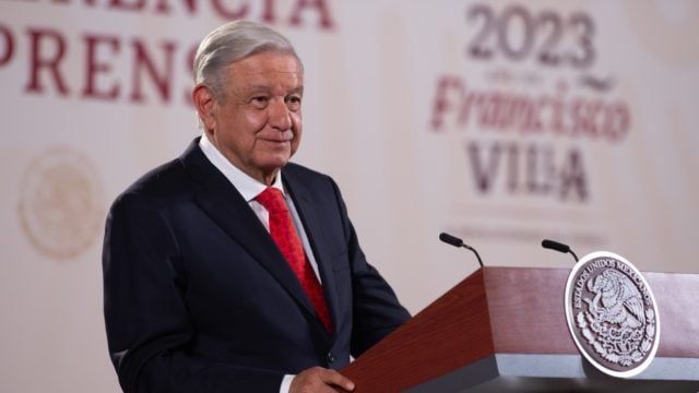 Acusa AMLO a Ceci Flores de traficar con el dolor humano y dijo que es parte del bloque conservador