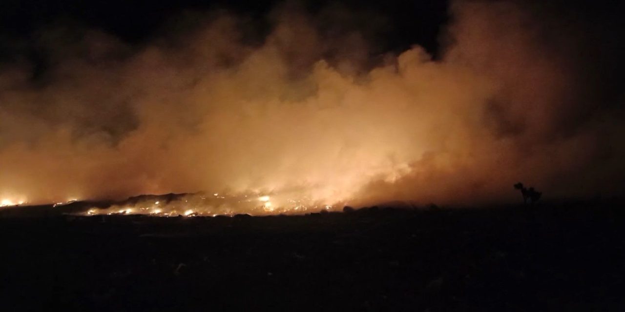Arde en llamas basurero municipal de Parras