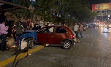 Alcoholizado conductor arrolla a dos peatones al sur de Saltillo