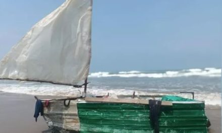 61 cubanos sobreviven a la deriva en una barca hechiza en altamar