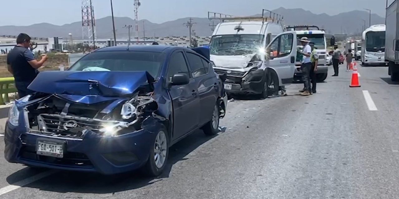 Choque múltiple en la carretera Saltillo- Monterrey