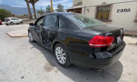 Conductora no respeta señal de alto y provoca accidente en Saltillo