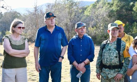 Continúan operativos para combatir incendios forestales en Coahuila