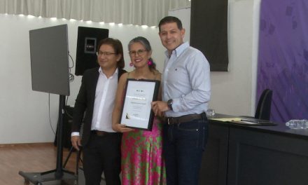 Dan nombramiento a Magdalena Jaime como maestra decana de la Escuela de Artes Plásticas