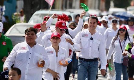 En maratón, visita Jaime Bueno a saltillenses de 50 colonias