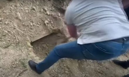 Video: Hombre pasó 4 días enterrado vivo en cada de un asesino y fue rescatado por la policía