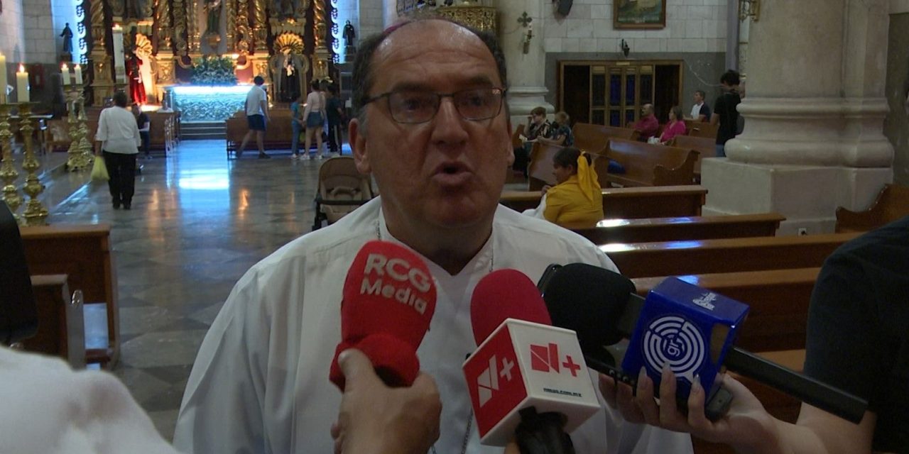 Felicita a las madres el Obispo de Saltillo