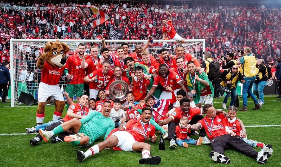 ‘Chucky’ Lozano conquista el título de la Eredivisie con el PSV