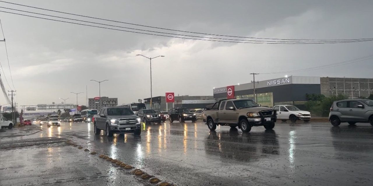 Fue otro día de lluvia y vientos en Saltillo que dejó apagones y otras afectaciones