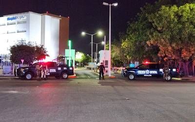 Persiguen sicarios una ambulancia en Culiacán para asesinar a un hombre y lo rematan en el hospital