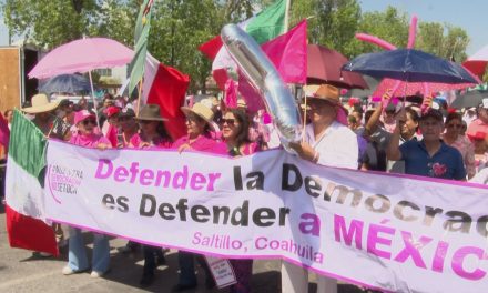 Más de 3 mil ciudadanos marchan en Saltillo en defensa de la República Mexicana